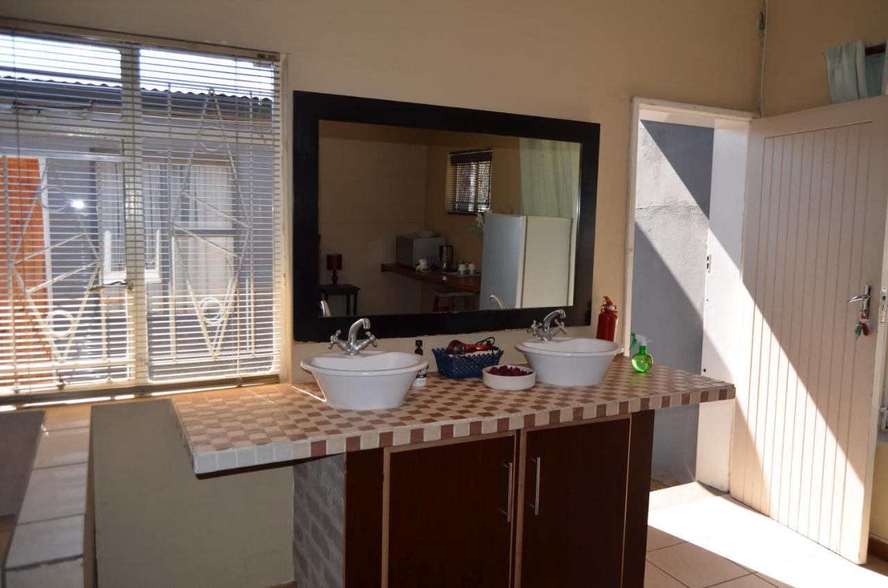 A&R Guesthouse Bloemfontein Eksteriør billede