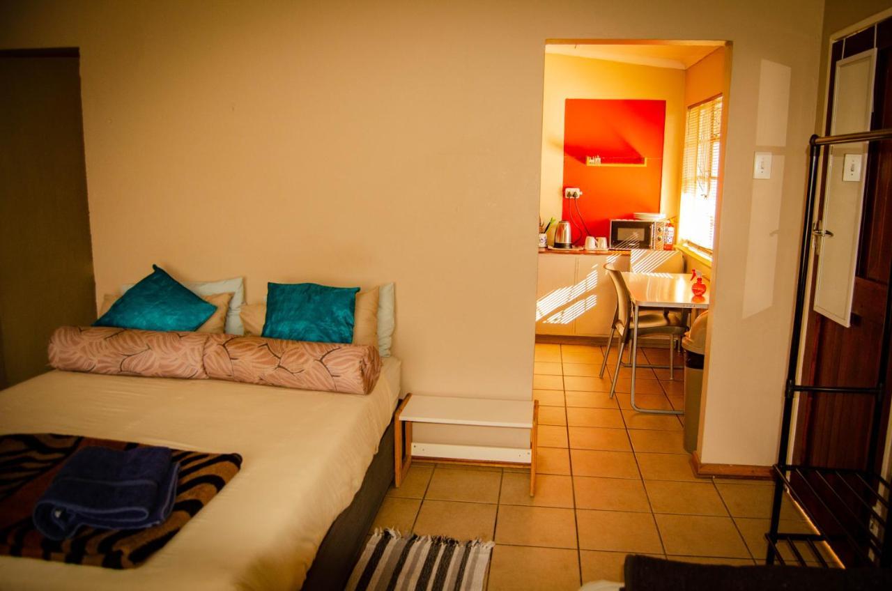 A&R Guesthouse Bloemfontein Eksteriør billede