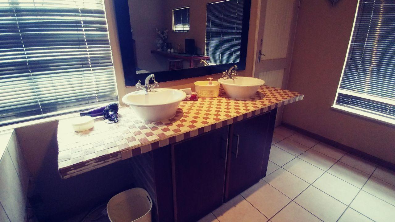 A&R Guesthouse Bloemfontein Eksteriør billede